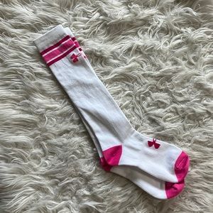 NWOT Under Armour Over the Calf Girls Socks ( Y13.5-4.5)